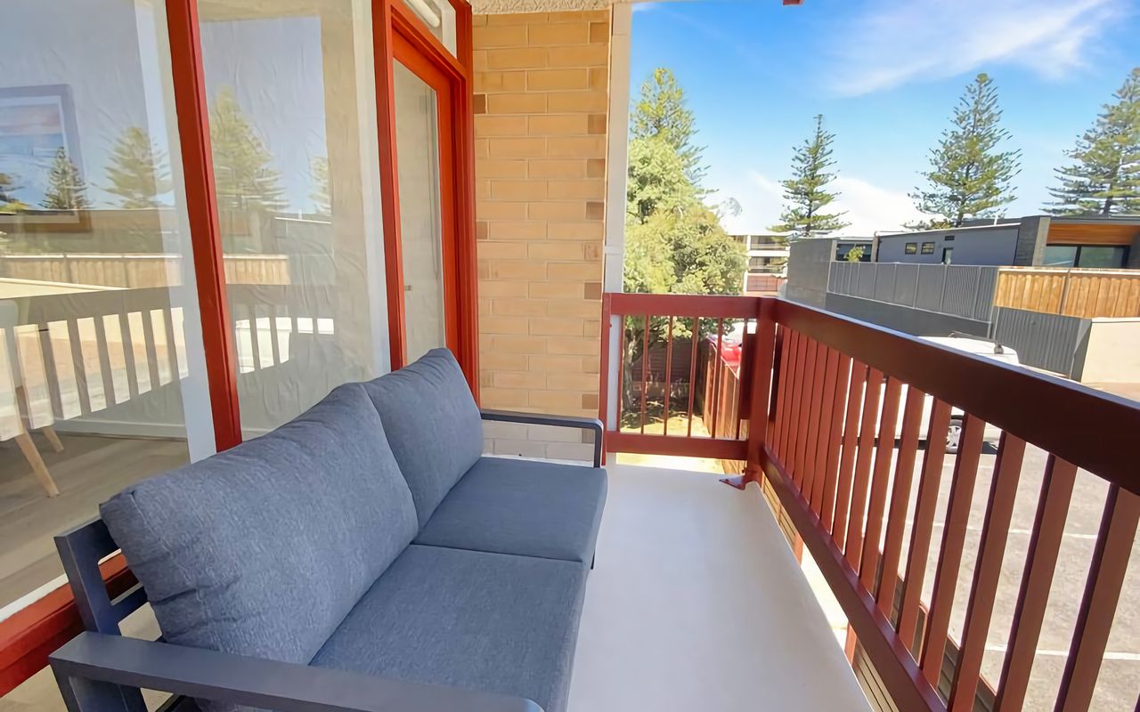 Balcony / Outdoor Seating