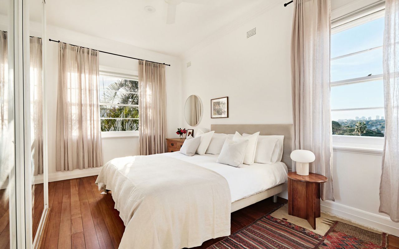 Queen beds in main bedrooms