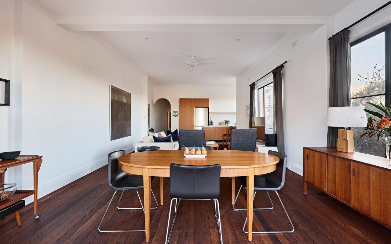 Formal dining with friends’ delight