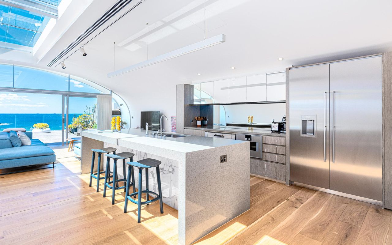 180 Sunset Penthouse IBO/IH7 Luxe