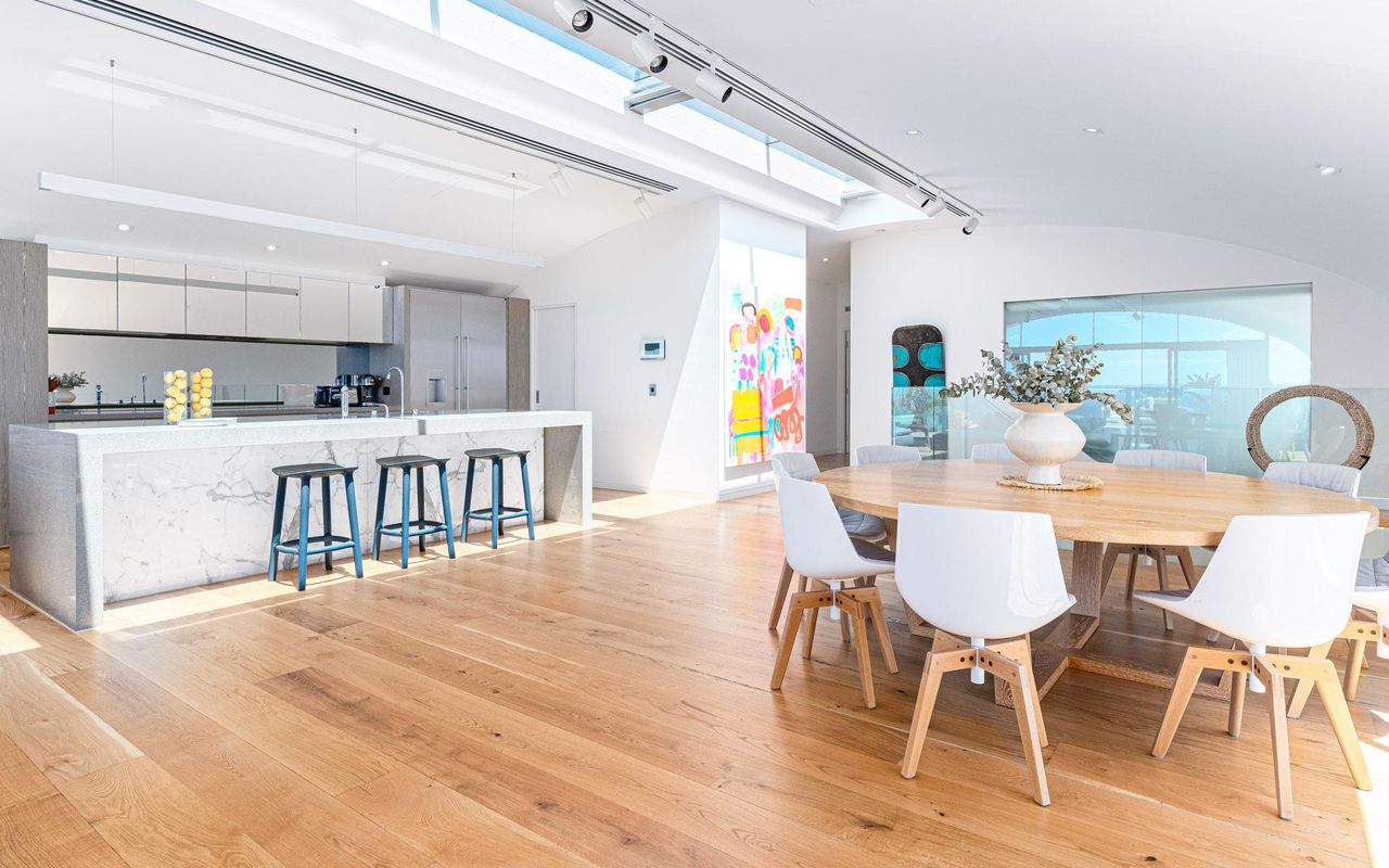 180 Sunset Penthouse IBO/IH7 Luxe