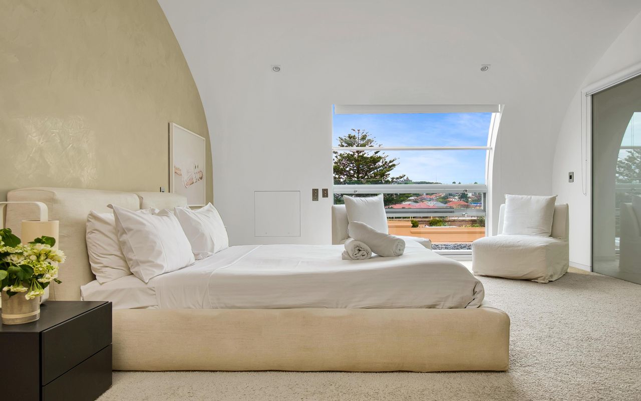 180 Sunset Penthouse IBO/IH7 Luxe