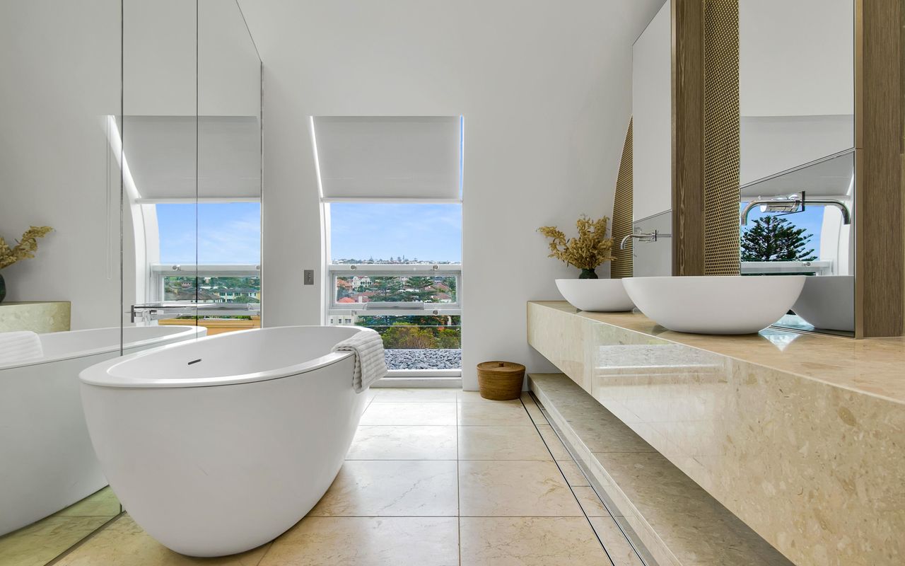 180 Sunset Penthouse IBO/IH7 Luxe