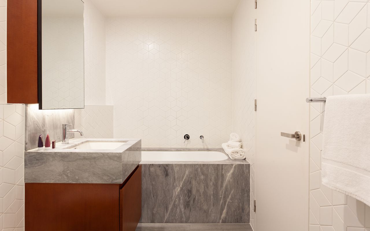 Prestige City Chic I90