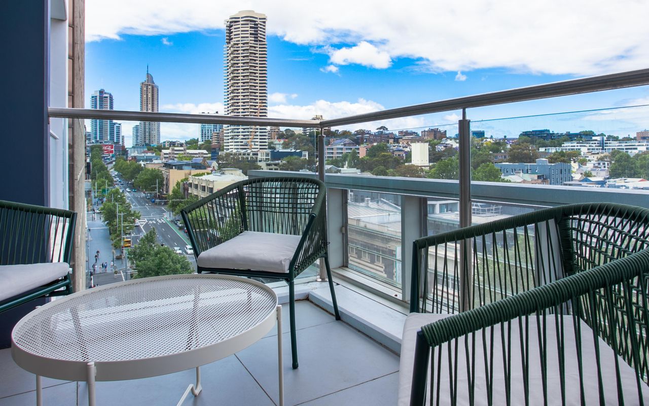 Poolside Glamour Woolloomooloo IH