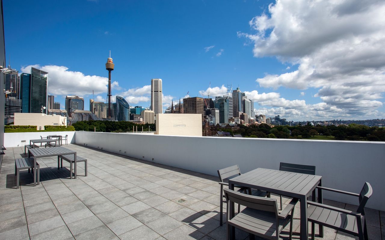 Poolside Glamour Woolloomooloo IH