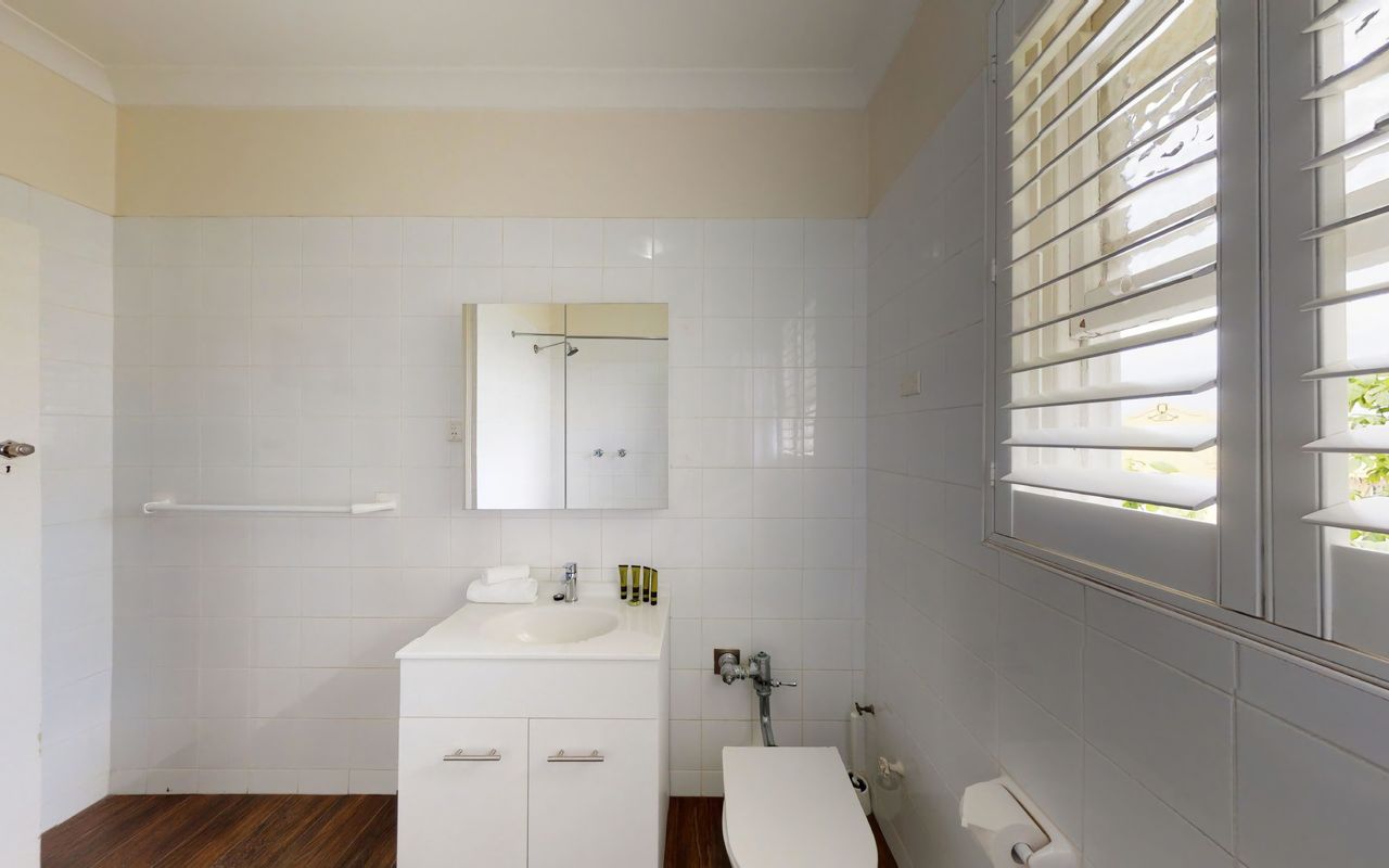 Elegant Art Deco Edgecliff I90