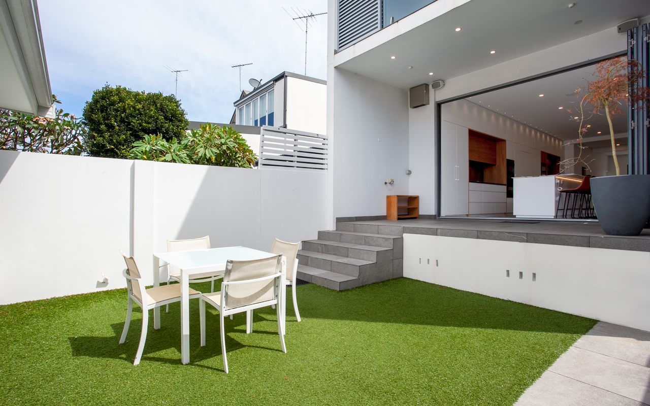 Clovelly Contemporary (IH)