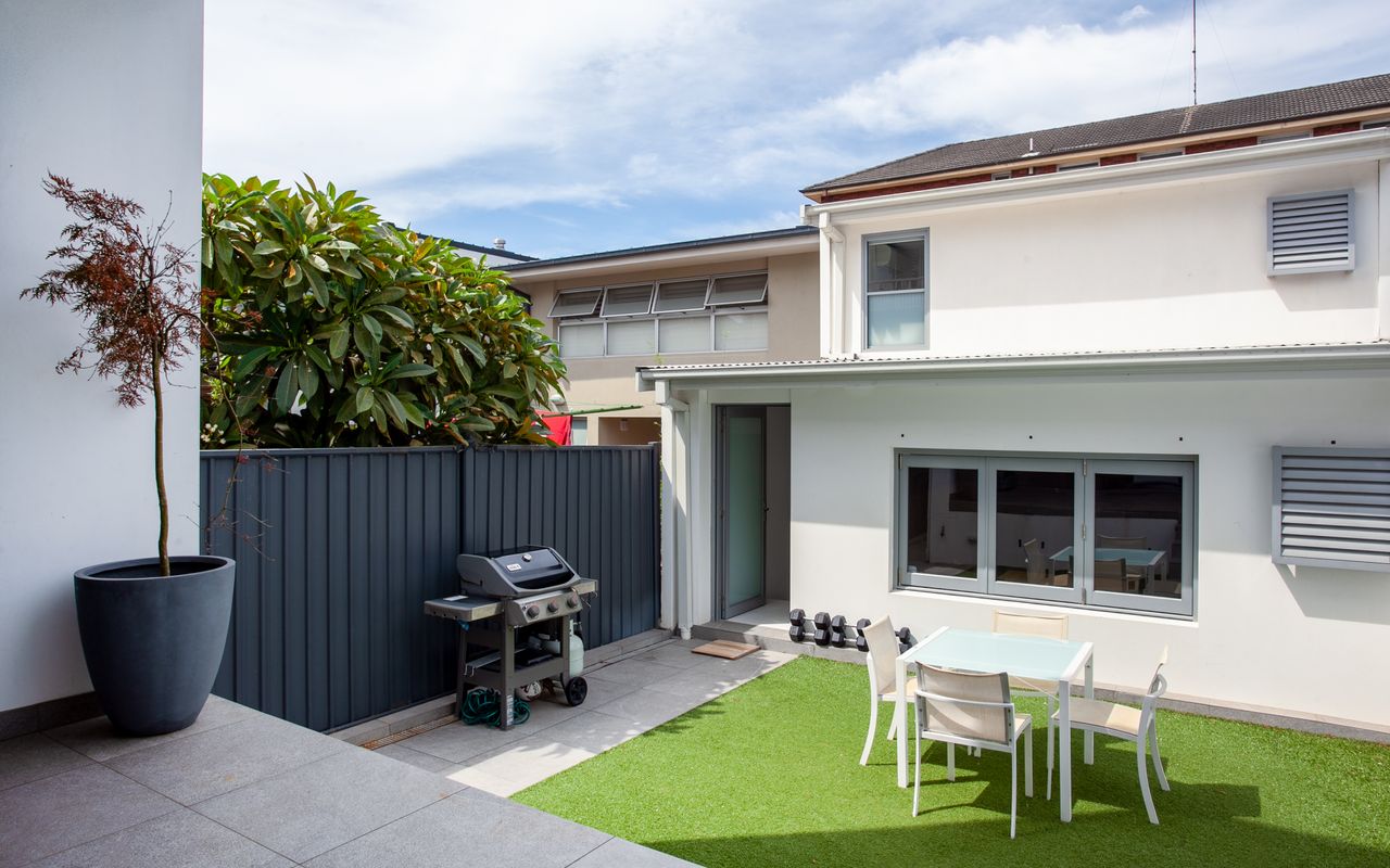 Clovelly Contemporary (IH)