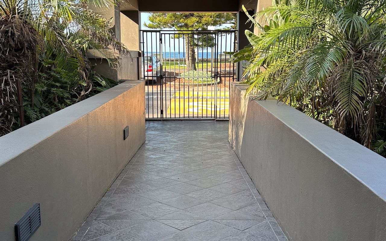 Gate