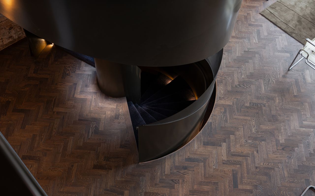 Sculptural brilliance in every rotation.