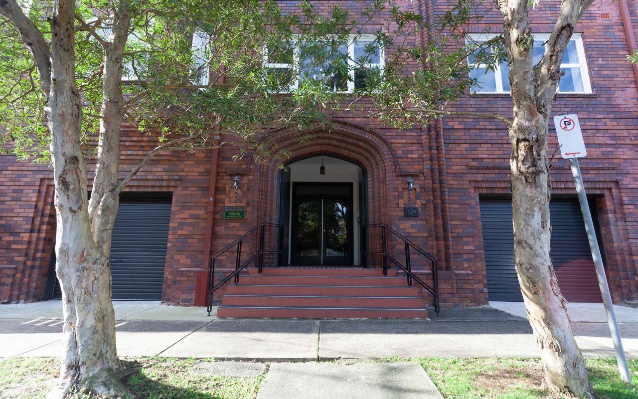 Sumptuous relaxation in our dramatic red-brick block.