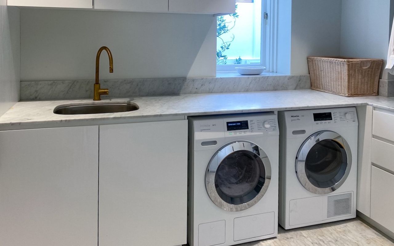 Convenient and well-equipped: your laundry needs met with ease.