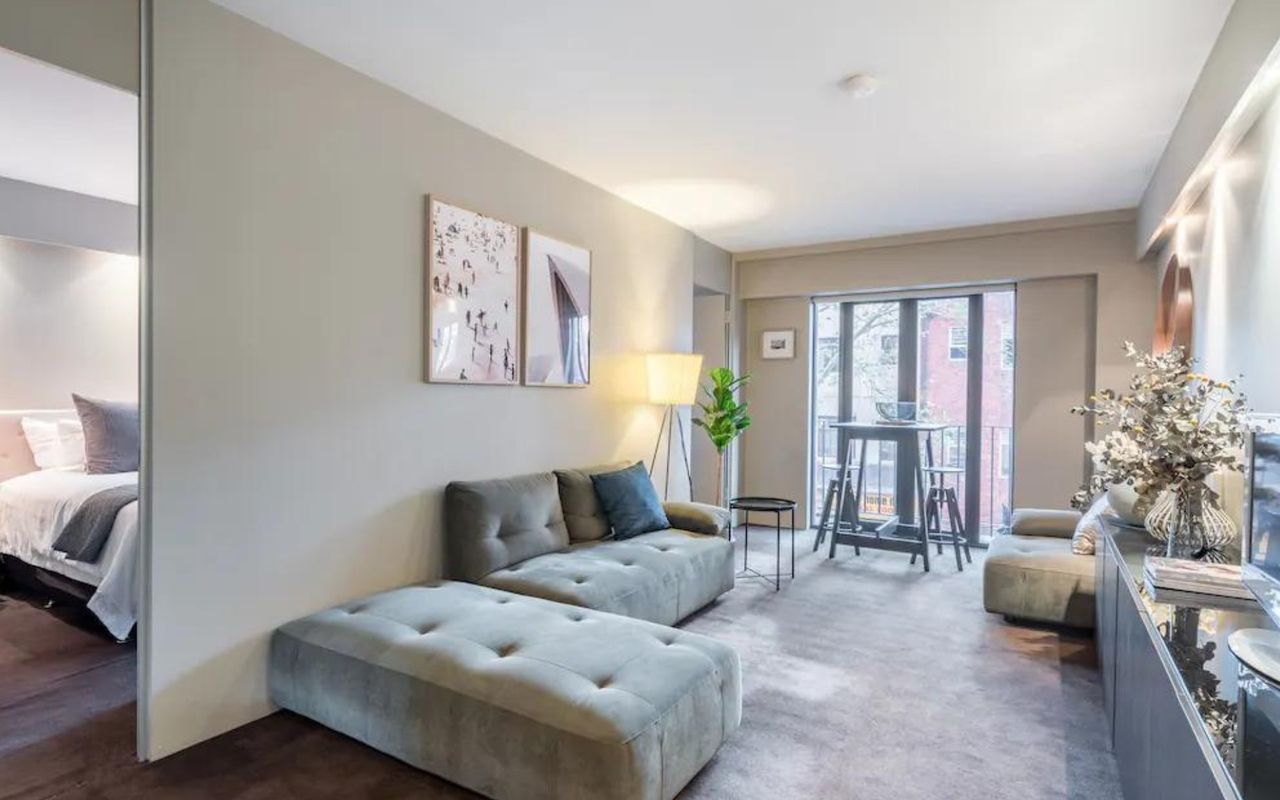 Explore the best of Potts Point from this landmark apartment.