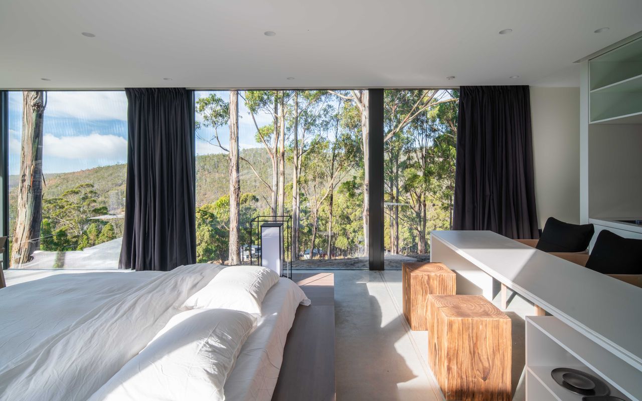 Mountain Top Snug, Studio ITAS