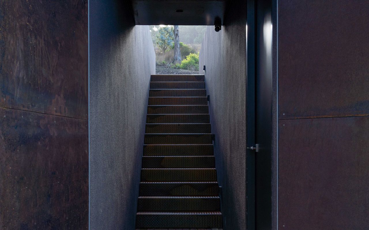 Mountain Top Snug, Studio ITAS