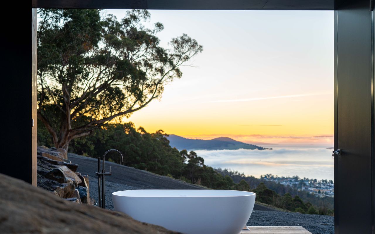 Mountain Top Snug, Studio ITAS