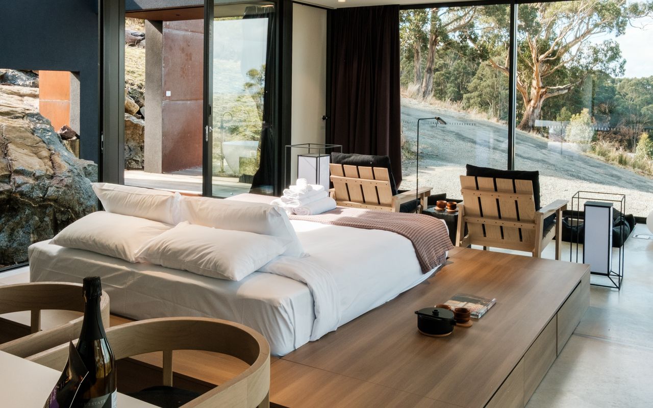 Mountain Top Snug, Studio ITAS