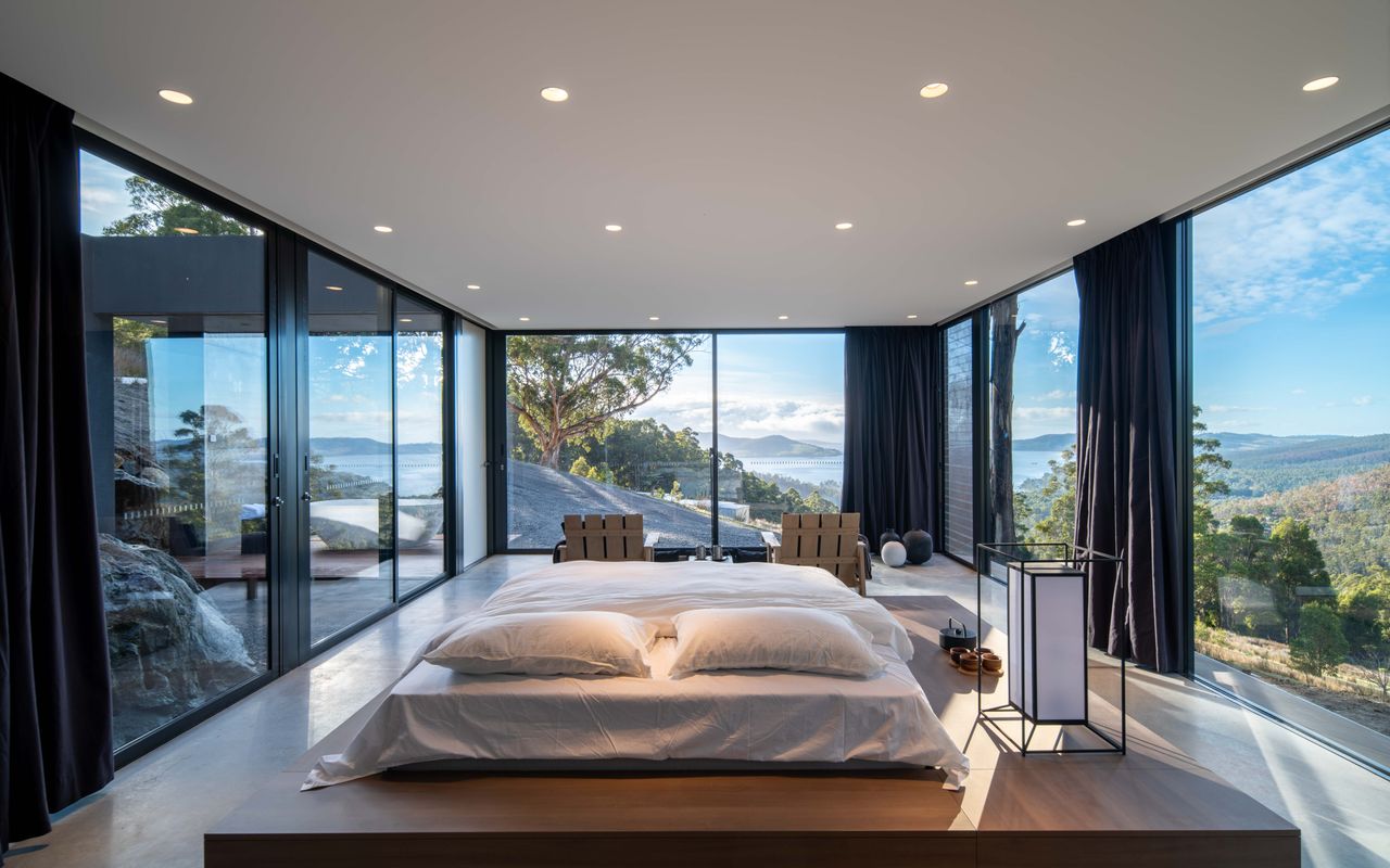 Mountain Top Snug, Studio ITAS