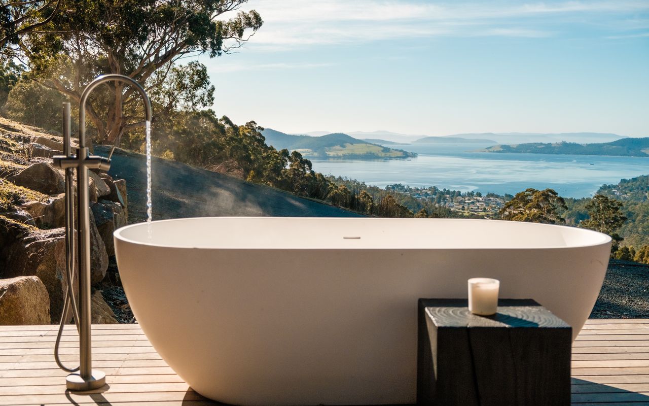 Mountain Top Snug, Studio ITAS