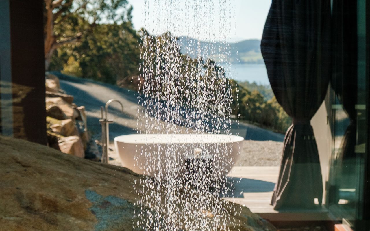 Mountain Top Snug, Studio ITAS