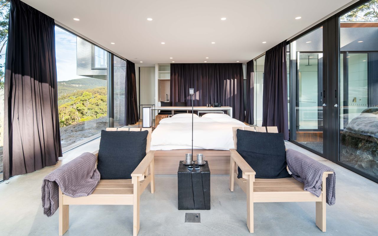 Mountain Top Snug, Studio ITAS