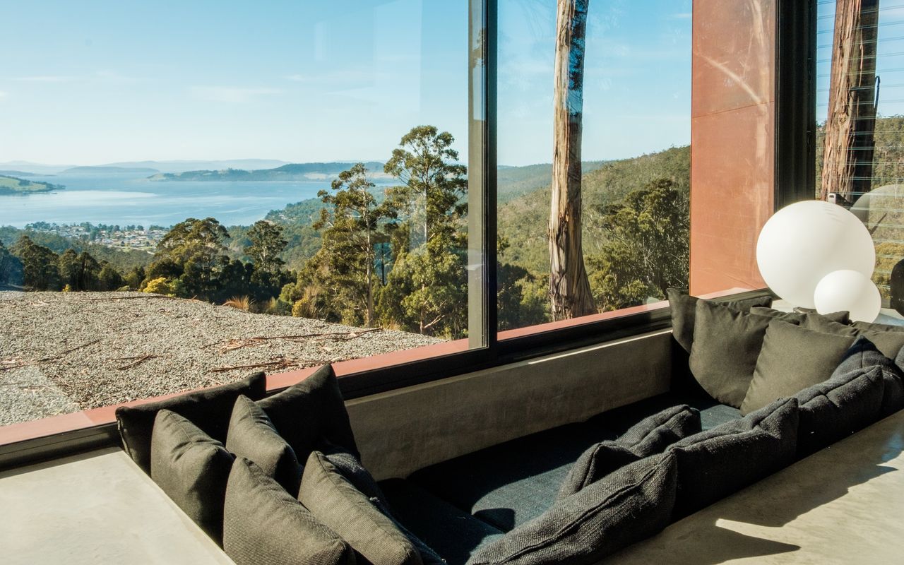 Mountain Top Snug, Studio ITAS