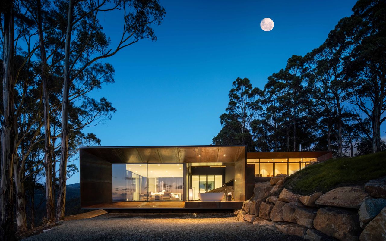 Mountain Top Snug, Studio ITAS