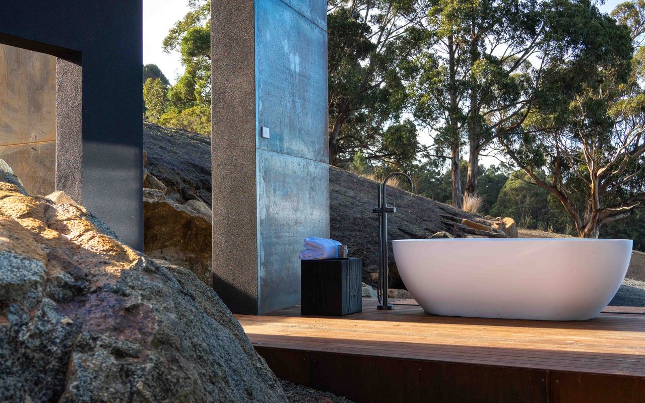Mountain Top Snug, Studio ITAS