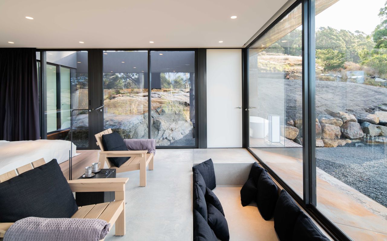 Mountain Top Snug, Studio ITAS