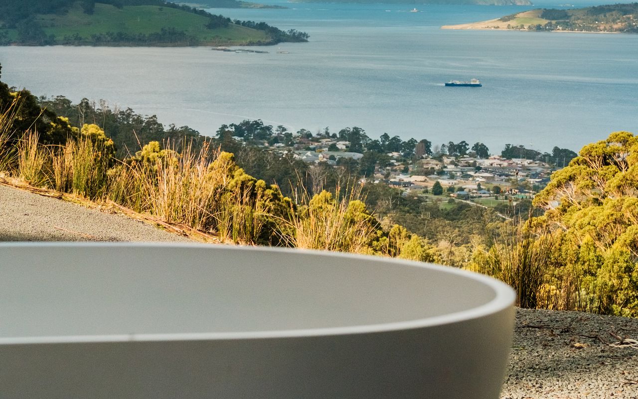 Mountain Top Snug, Studio ITAS