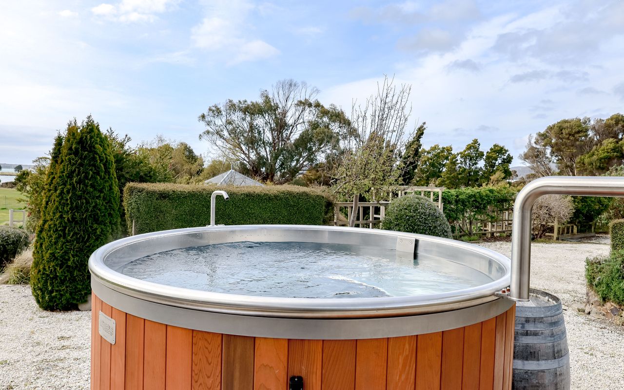 Petite Chateau | Waterfront chateau with Hot Tub