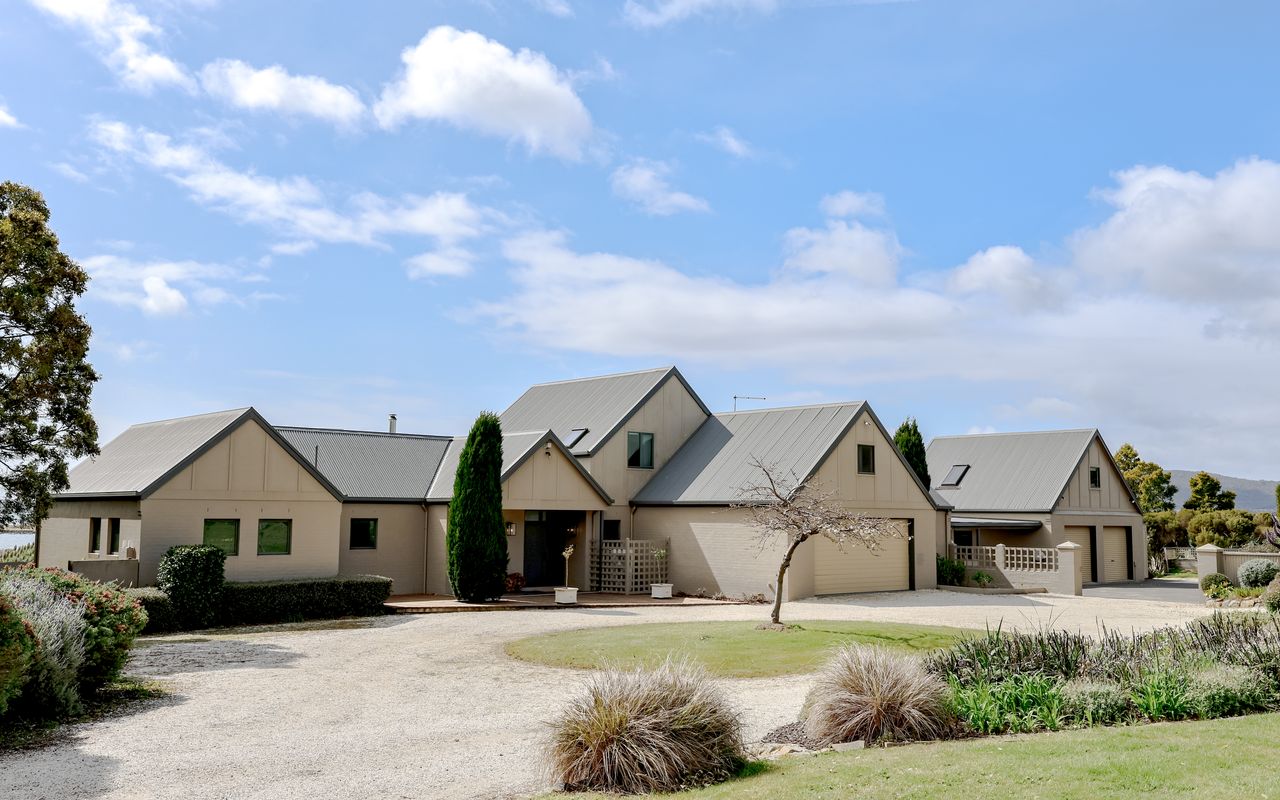 Chateau Clarence & Petite Chateau | Luxurious Waterfront Retreat