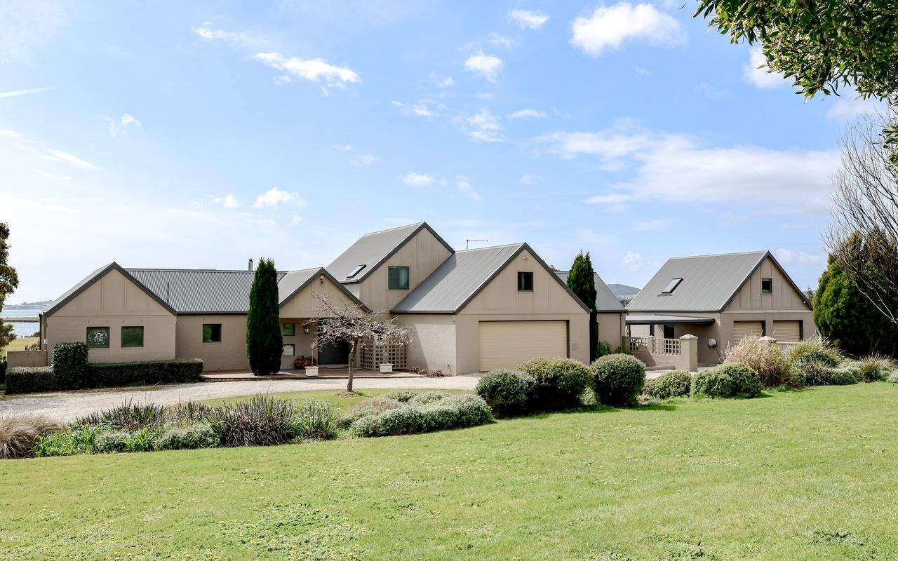 Chateau Clarence & Petite Chateau | Luxurious Waterfront Retreat