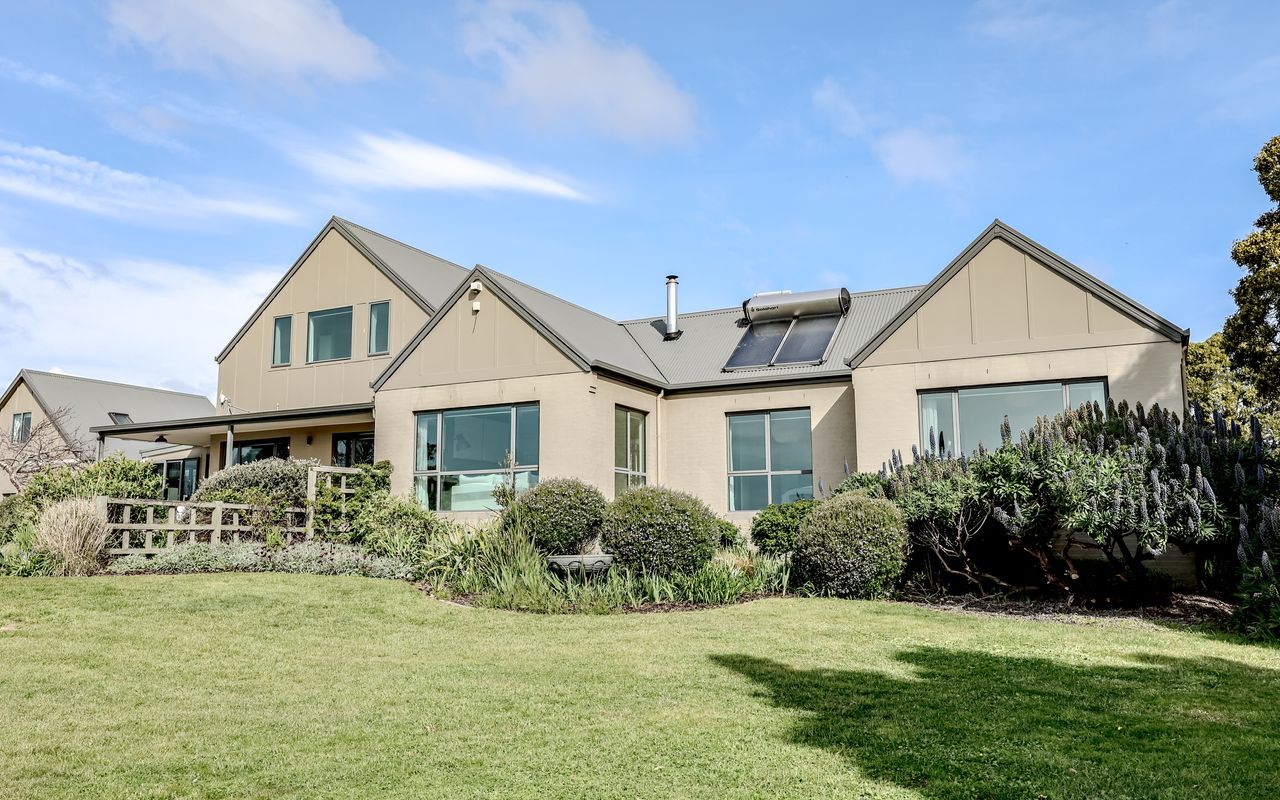 Chateau Clarence & Petite Chateau | Luxurious Waterfront Retreat