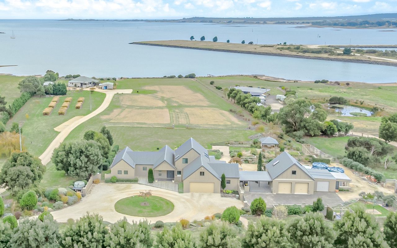 Chateau Clarence & Petite Chateau | Luxurious Waterfront Retreat