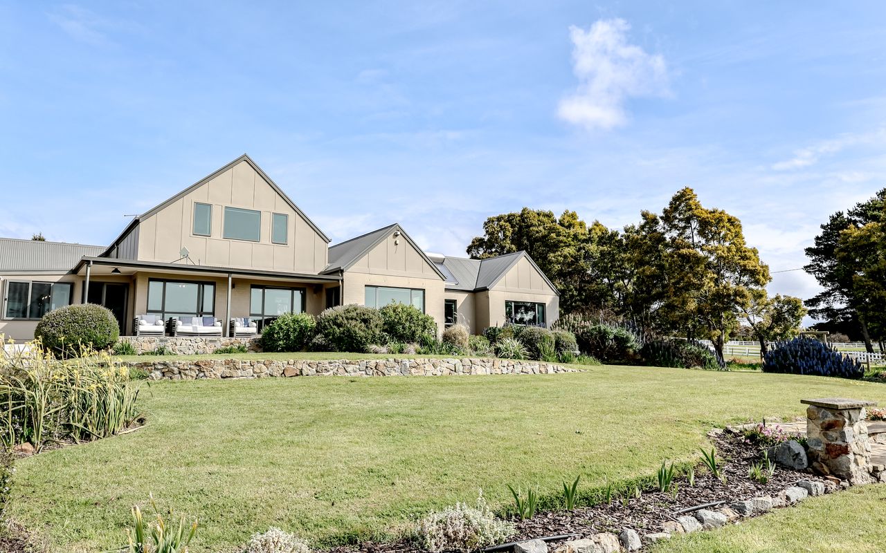 Chateau Clarence & Petite Chateau | Luxurious Waterfront Retreat