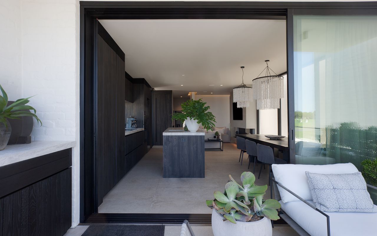 Modern Beachside Haven, Malabar ISYD