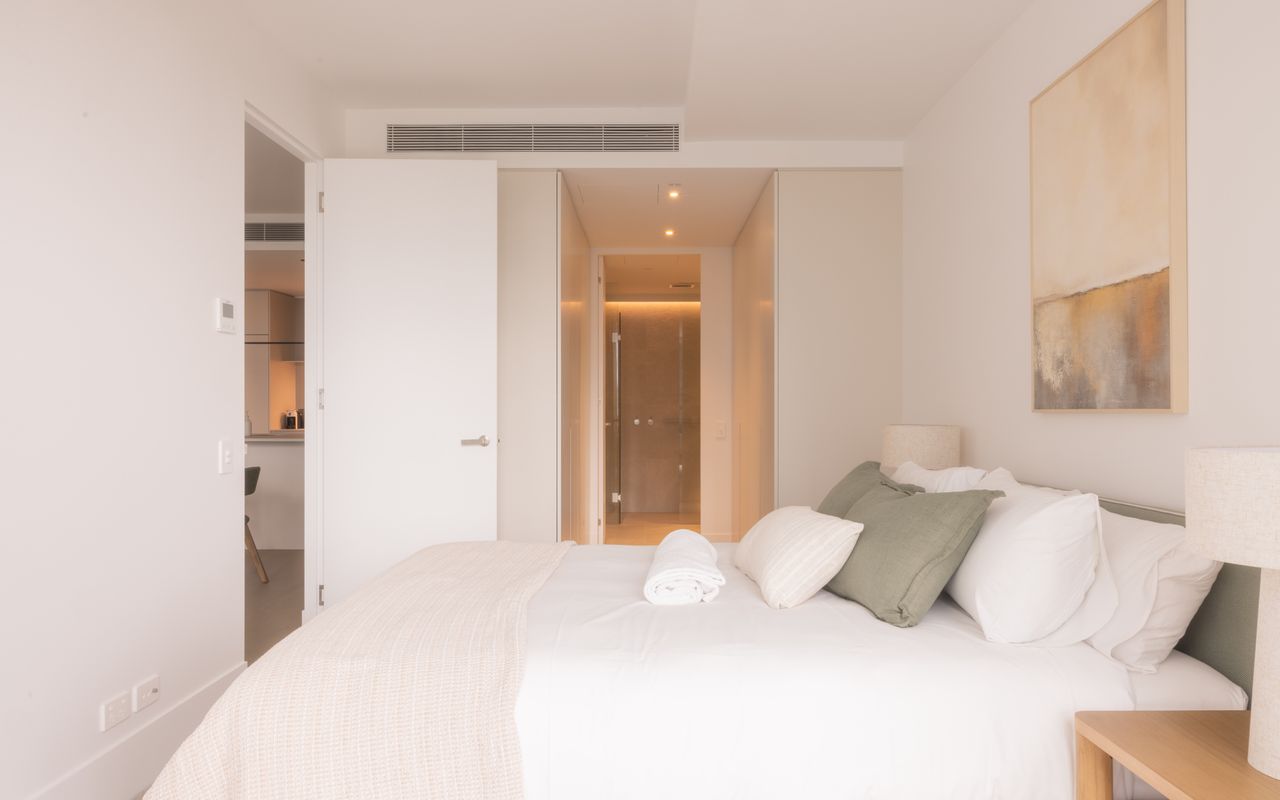 Una Mas Apartment, Docklands IMEL