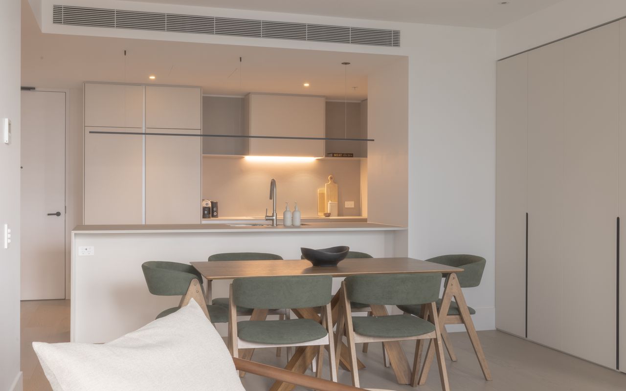 Una Mas Apartment, Docklands IMEL