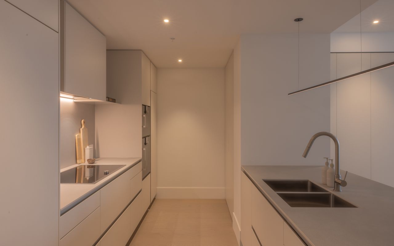 Una Mas Apartment, Docklands IMEL