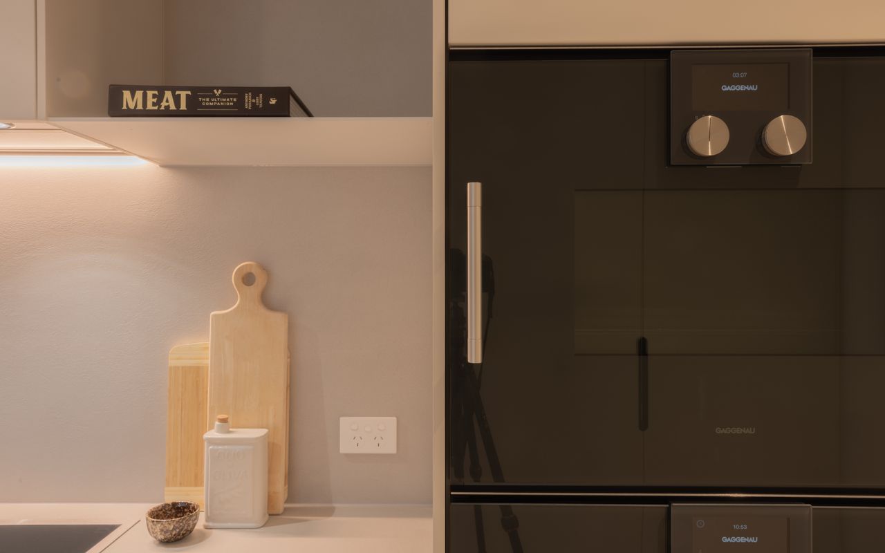 Una Mas Apartment, Docklands IMEL