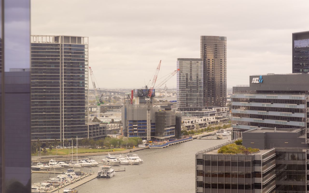 Una Mas Apartment, Docklands IMEL