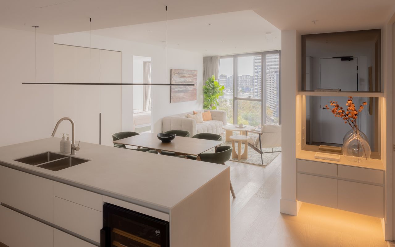 Una Mas Apartment, Docklands IMEL
