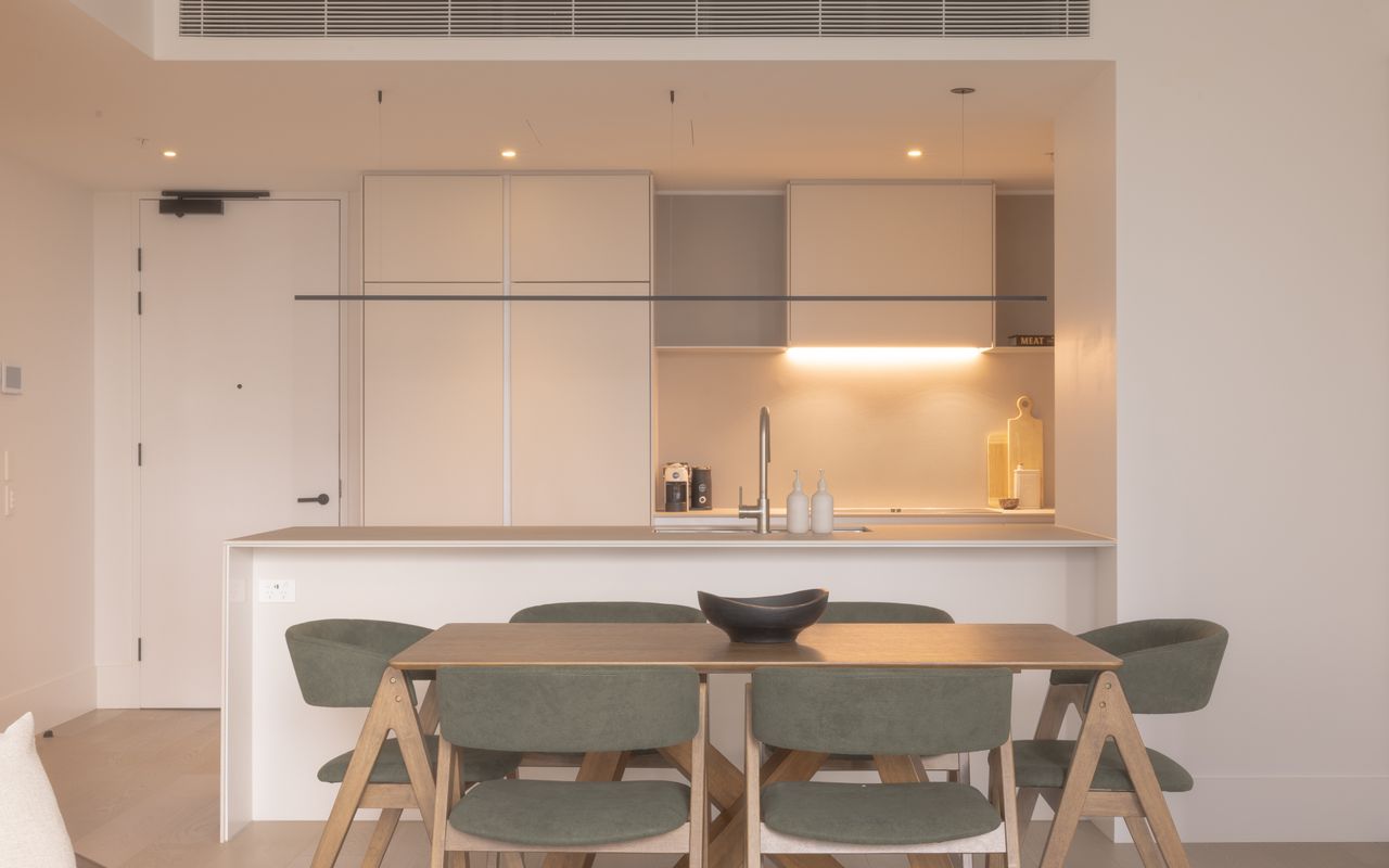 Una Mas Apartment, Docklands IMEL