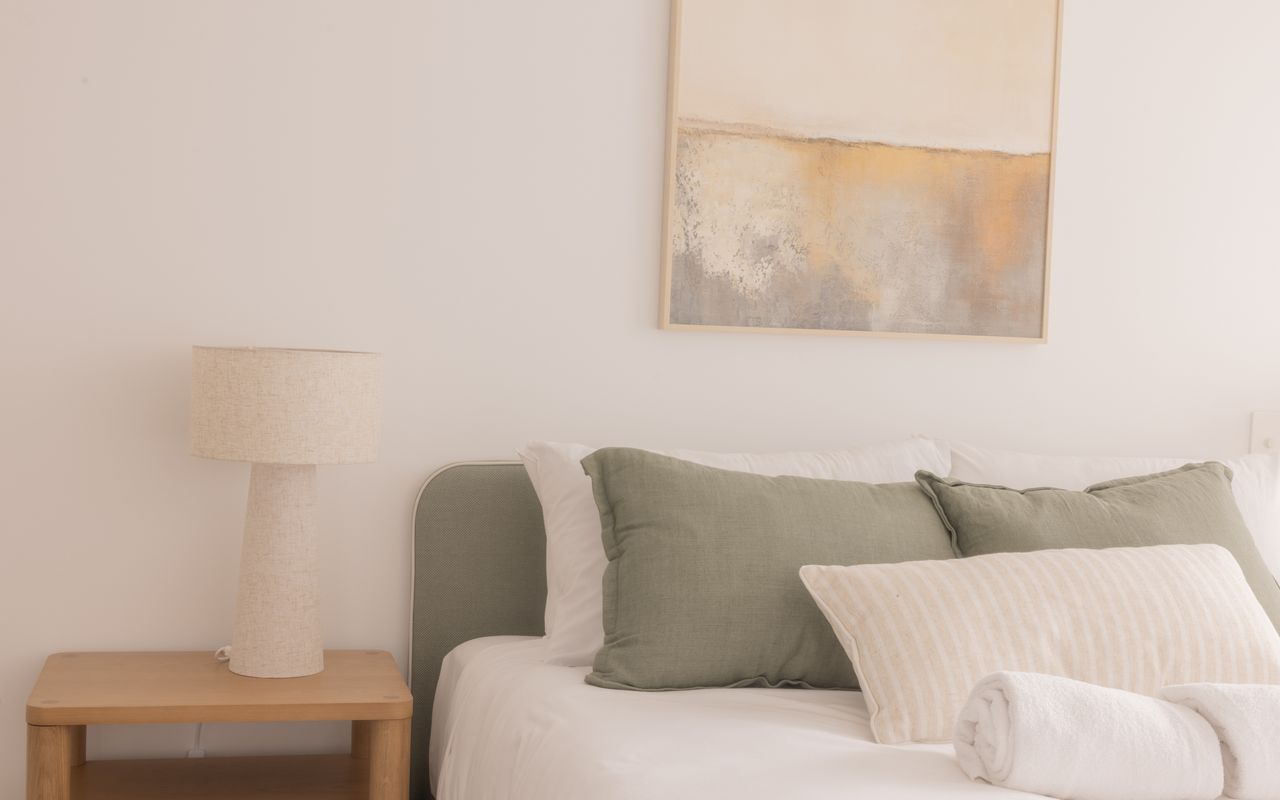 Una Mas Apartment, Docklands IMEL