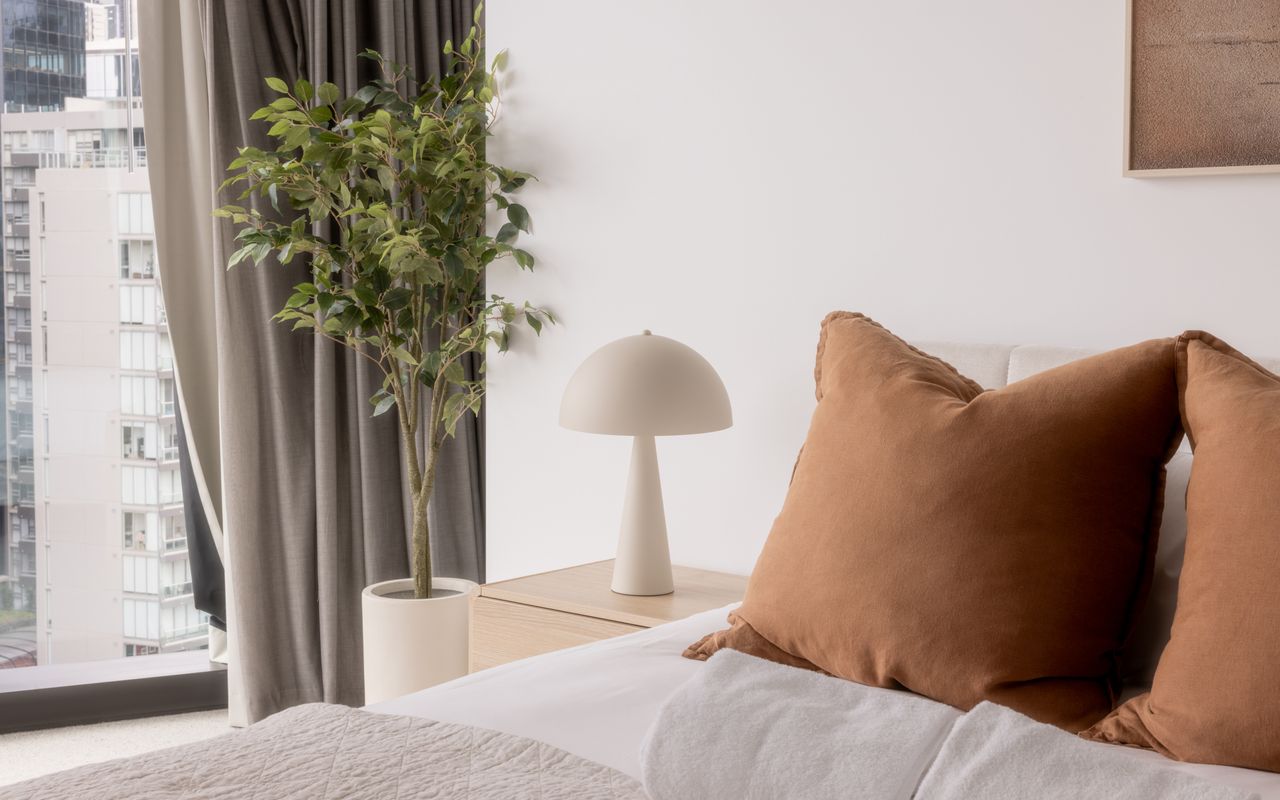 Una Mas Apartment, Docklands IMEL
