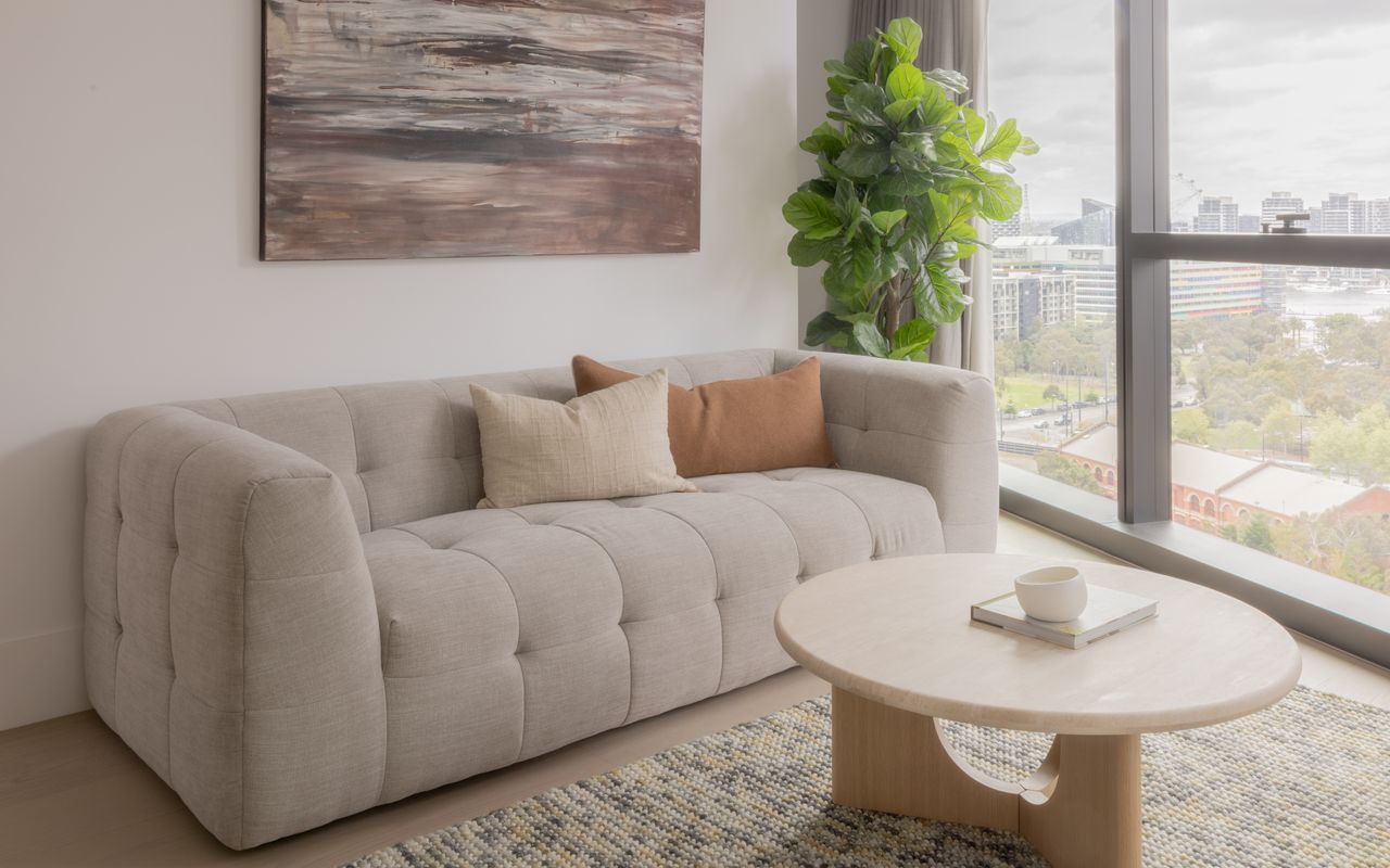 Una Mas Apartment, Docklands IMEL