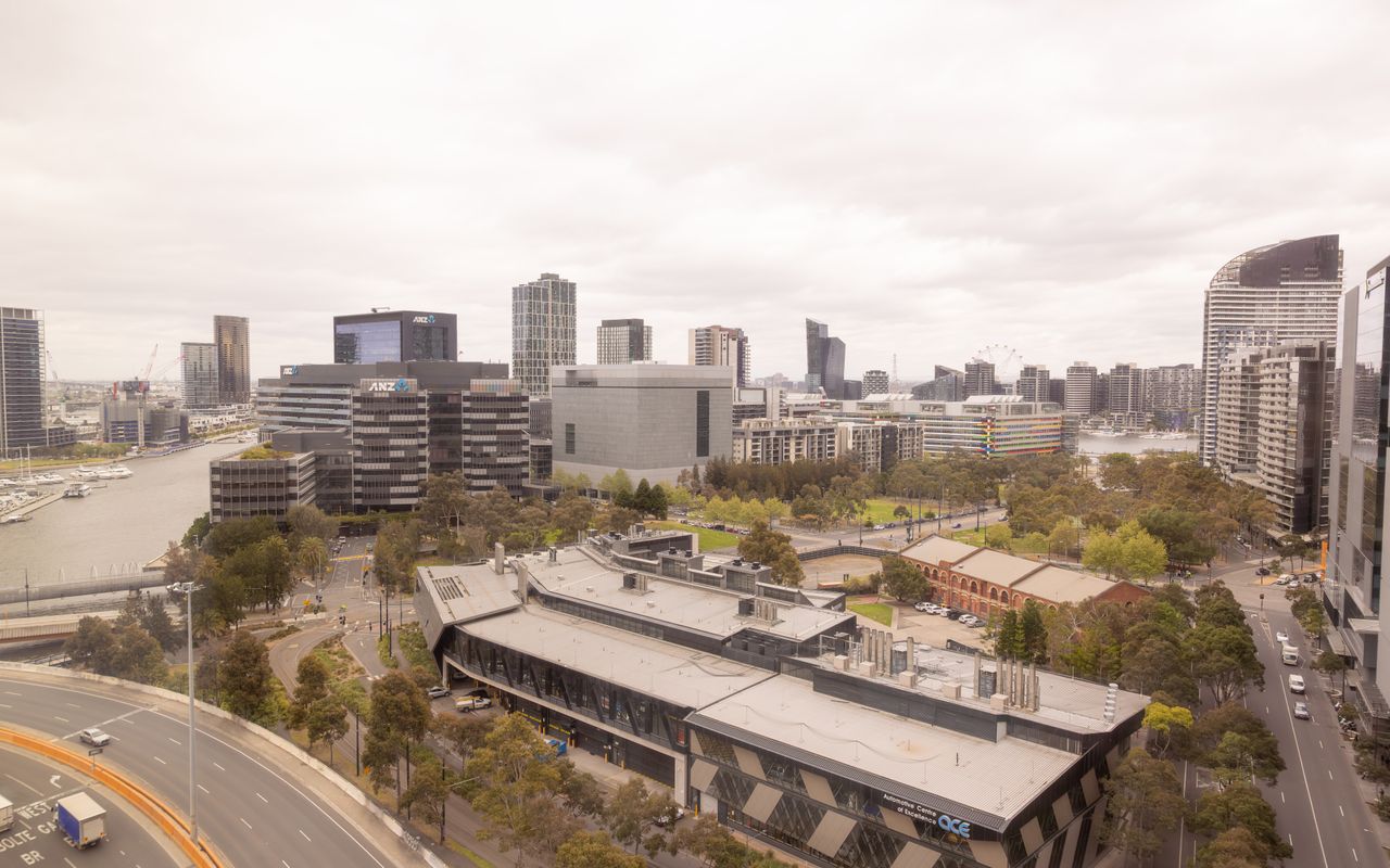 Una Mas Apartment, Docklands IMEL