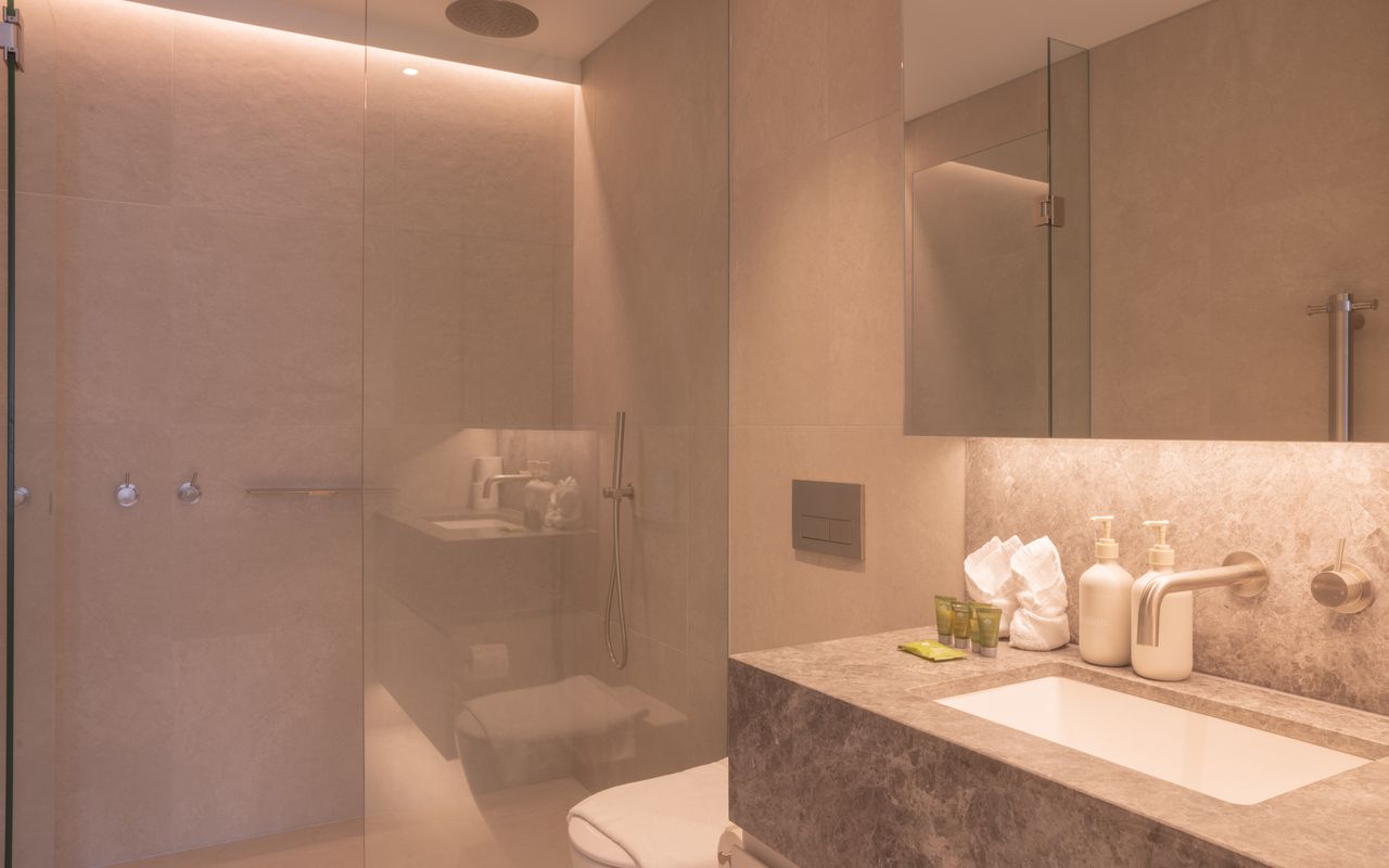 Una Mas Apartment, Docklands IMEL